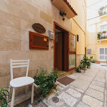 Corte Del Dattilo Nel Borgo Antico * Bari